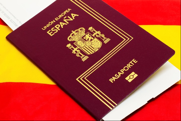 Los que tienen ciudadanía española o italiana no necesitan contar con un permiso especial para ser contratado en una empresa. Foto: Archivo