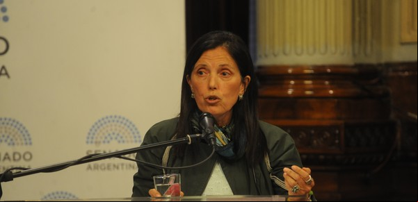 Claudia Piñeiro y el aborto legal:  "Si ustedes me dicen que no pueden votar porque el cura los reta, tienen que dedicarse a otra cosa"