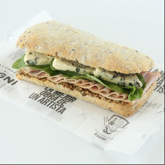 Baguette de lomo y queso azul