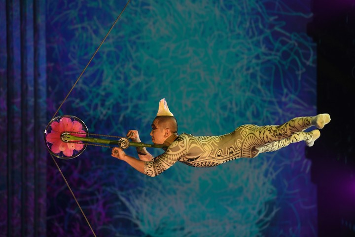 El chino Li Wei, mejor equilibrista del mundo, en "ShowMatch". (Foto: Laflia/Jorge Luengo).
