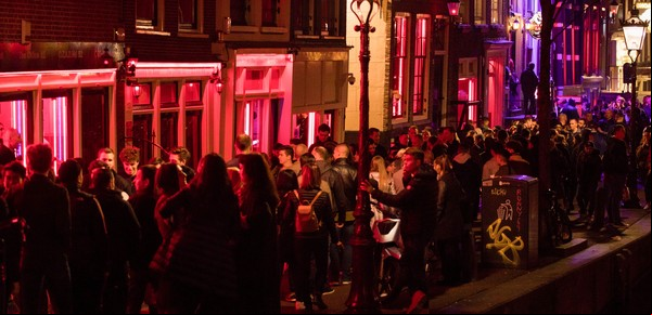 "No vengan": Ámsterdam no quiere a los turistas jóvenes británicos