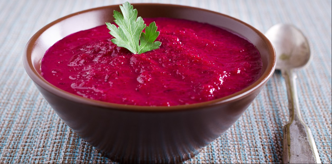 Receta de Sopa roja de remolacha y tomates