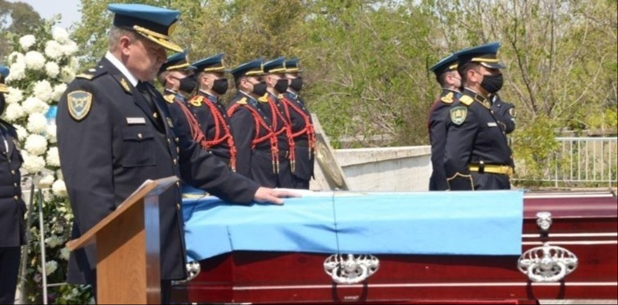 El sepelio del policía Juan Pablo Roldán en el Cementerio de la Chacarita. Foto: @PFAOficial.
