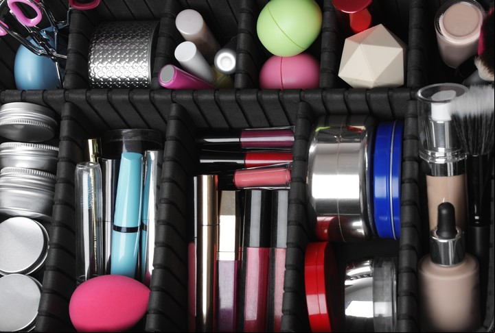 Los ftalatos están presentes en esmaltes de uñas, productos de higiene y cosméticos. Foto Shutterstock.