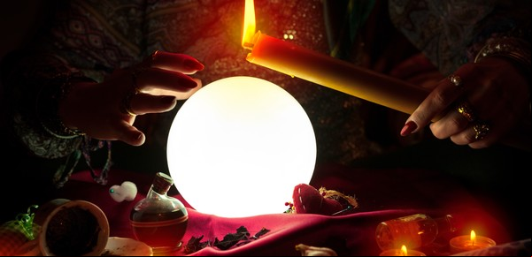 Brujas influencers:
crece el insólito mercado de pedir hechizos por redes sociales