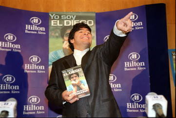 Diego Maradona y la huella imborrable que dejó en la literatura: un recorrido por los mejores textos sobre el Diez