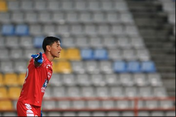 Video: Oscar Ustari fue por la heroica en el último minuto y sufrió un gol de más de 80 metros
