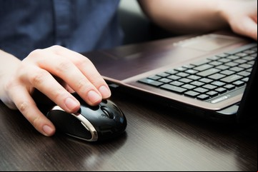 Zapatillas, Play5 y electrónica: cómo comprar online en el exterior y qué se deja de pagar