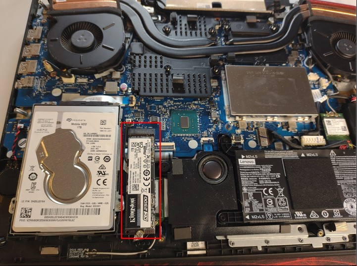 Un de computadoras puede instalar un disco SSD NVMe M2 en una laptop sin tener demasiados conocimientos en informática. Foto: captura.