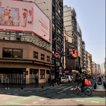 El adiós al bar La Paz y el misterio sobre el futuro de una esquina clásica de la avenida Corrientes