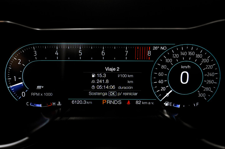 El tablero de instrumentos del Ford Mustang Mach 1 modifica su diseño según el modo de conducción seleccionado. Foto Maxi Failla