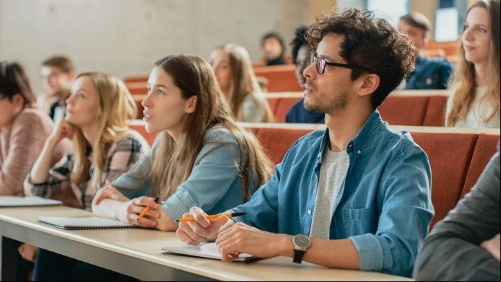 Se acortaron las carreras de medicina y la de económicas. Foto: Shutterstock.