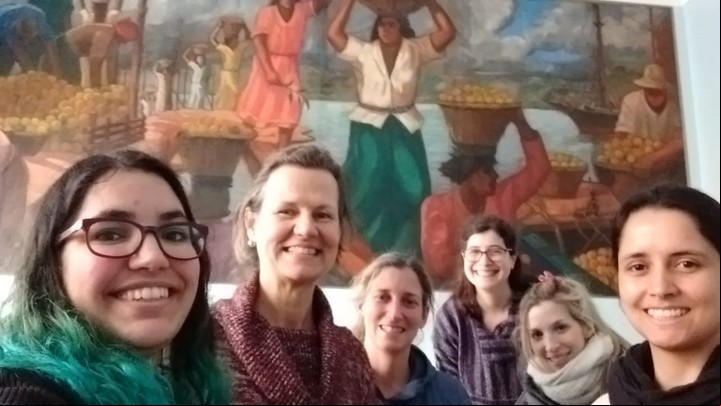 El equipo de las restauradoras: Alejandra Rubinich, Luciana Feld, Michelle Pereyra Casado, Marina Ottone, Zulma Abate y Judith Fothy.