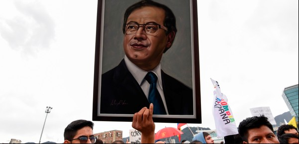 Elecciones en Colombia: el candidato de izquierda Gustavo Petro encabeza todas las encuestas