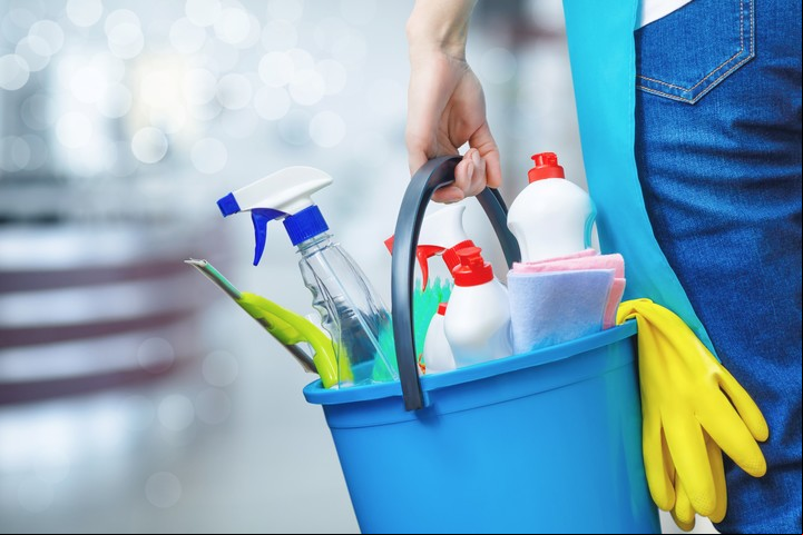Ante el despido o la renuncia de la empleada doméstica se debe generar la constancia de baja de la relación laboral. Foto ilustración: Shutterstock.