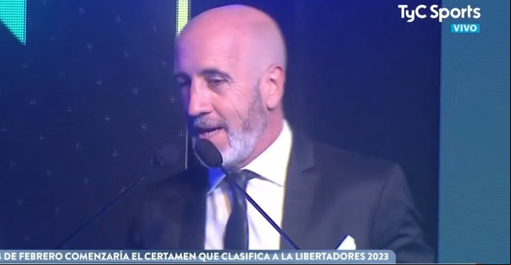 Julián Bricco, uno de los mejores relatores del país, marca registrada de la Copa Argentina. Foto: captura TV.