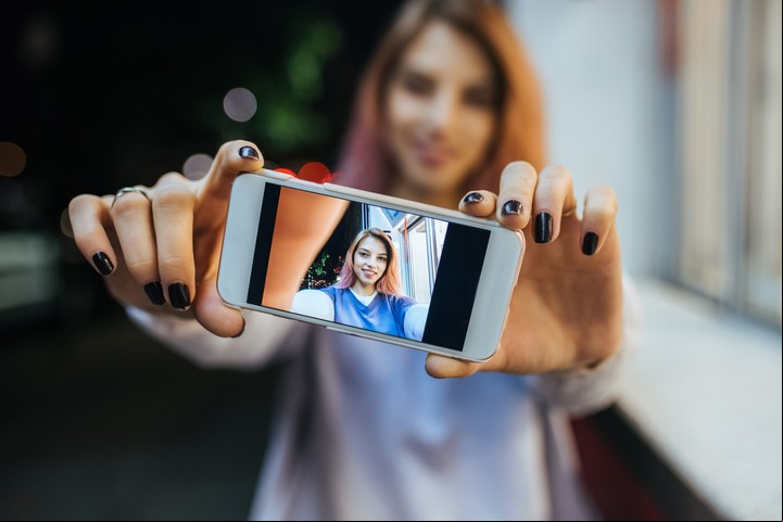 Recomiendan tener un perfil público y otro privado, para explayarse con libertad. Foto: Shutterstock.