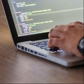 Cómo convertirse en programador en menos de un año: 5 claves para capacitarse y conseguir trabajo rápido