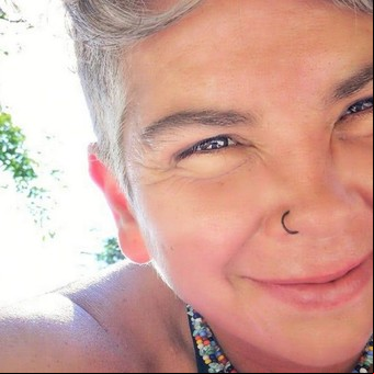 "Los extraterrestres me abducen mientras duermo": afirma despertar lejos de su casa y llena de moretones