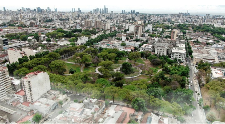 Segundo premio: el anillo promueve una lectura como monumento horizontal que incorpora un nuevo espacio interior.