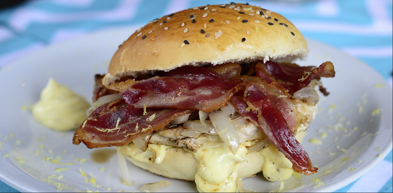 Receta de Hamburguesa de cerdo con panceta crocante