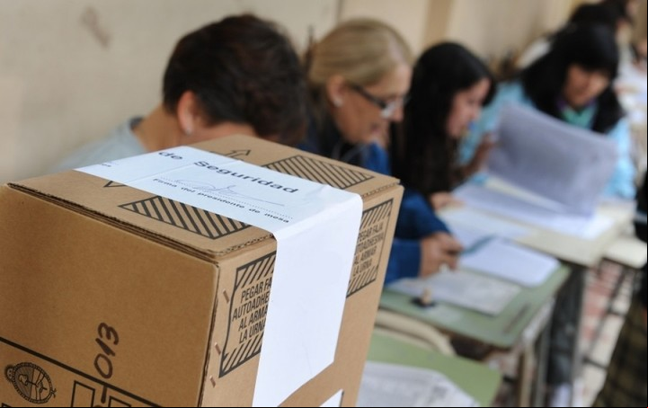 El voto en blanco es cuando se elige no apoyar ninguna de las opciones disponibles.