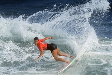 El valor de las olas: el destino que apostó al surf y tiene cada vez más turistas