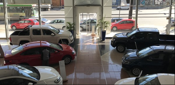 Las automotrices aumentan los precios pese al dólar quieto y las advertencias de Luis Caputo
