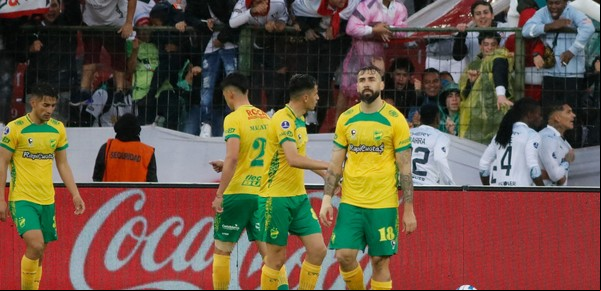 Defensa y Justicia sufrió una dura goleada en Quito y su sueño de llegar a la final se aleja