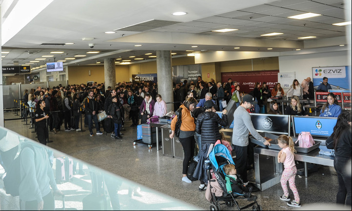 Movimiento en el Aeroparque Jorge Newbery. Foto Federico López Claro