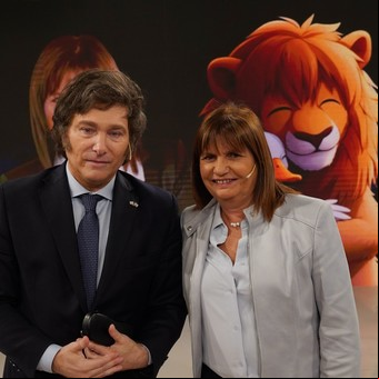 Patricia Bullrich ya se mueve como ministra de Milei: enfría su relación con Macri y se adapta al "gobierno multicolor"