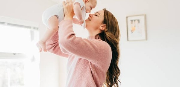 Qué son los bebés reborn: el insólito caso de la mujer que dice tener dos hijos, pero solo uno es real