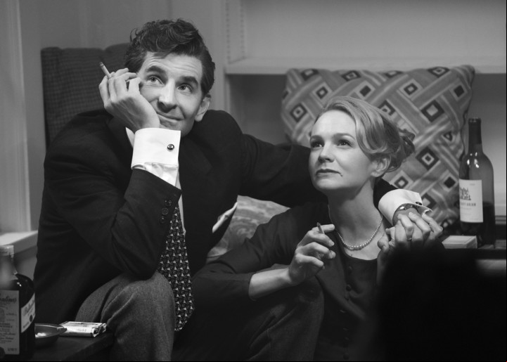 Bradley Cooper y Carey Mulligan, como Leonard Bernstein y Felicia Montealegre, en "Maestro". Foto: Jason McDonald/Netflix vía AP