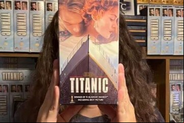 Mira todos los días Titanic y tiene un cuarto con miles de VHS del film: "Quedé envuelto en la película"