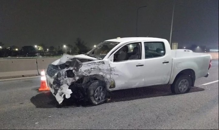 Así quedó la camioneta que trasladaba a tres policías en el camino del Buen Ayre, después de ser impactada por una mujer que manejaba en contramano y alcoholizada.