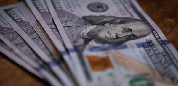 El dólar mostró una leve baja tras el anuncio del nuevo blanqueo