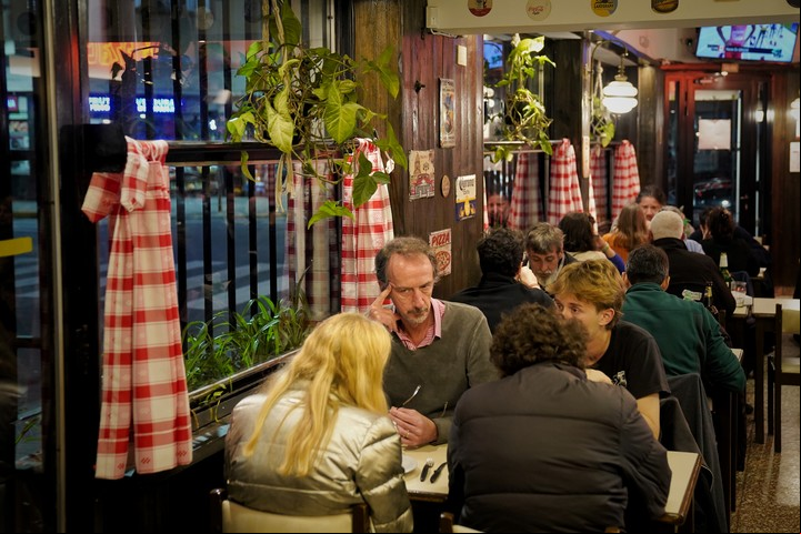 Ambiente familiar en El Mazacote. Foto: Martín Bonetto.