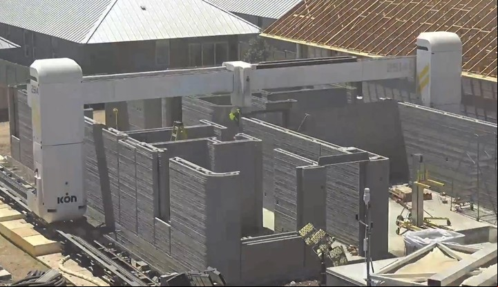 Esta tecnología hace que la edificación sea más rápida, más barata, y minimice el desperdicio de material (X).