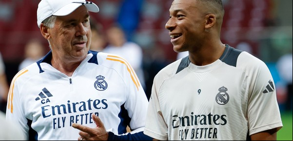 Entre ironías, Ancelotti habló de las acusaciones contra Mbappé y bancó a la estrella del Real Madrid: "No lo veo afectado para nada"