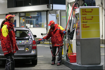 Nafta y gasoil: las rebajas de hasta 30% que dan YPF, Shell, Axion y Puma en junio de 2025