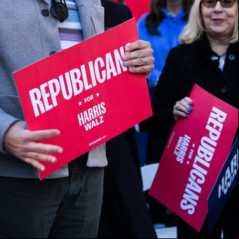 Harris quiere que los republicanos moderados la apoyen. ¿Existen?