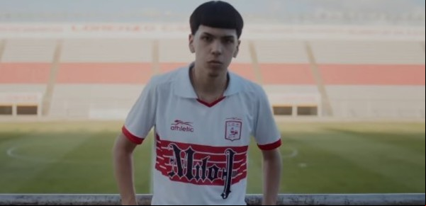 Milo J a lo Bizarrap: festeja los 18 en la cancha de Deportivo Morón, el club de sus amores, y será el principal sponsor de su camiseta