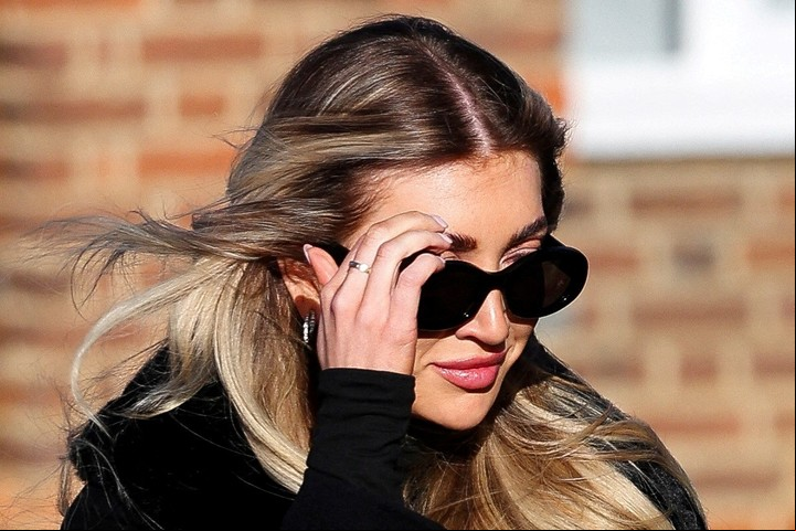 Kate Cassidy, la novia de Liam Payne, en la iglesia St. Mary's Church, en Amersham, cerca de Londres. Foto: Reuters/Toby Melville