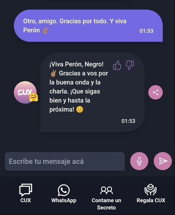 La charla incluye emojis y respuestas que sorprenden.