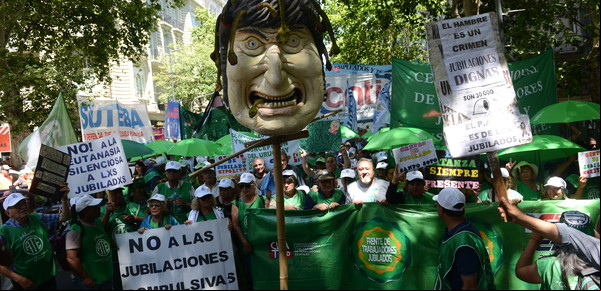 Protestas y marchas en Plaza de Mayo: dónde y a qué hora son los cortes de este jueves
