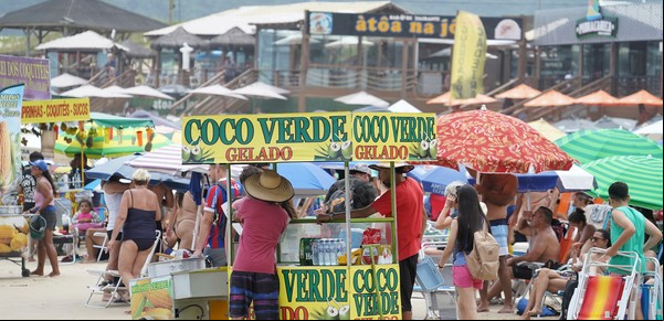 "Na Argentina está tudo o dobro do preço", dizem turistas argentinos de férias no Brasil