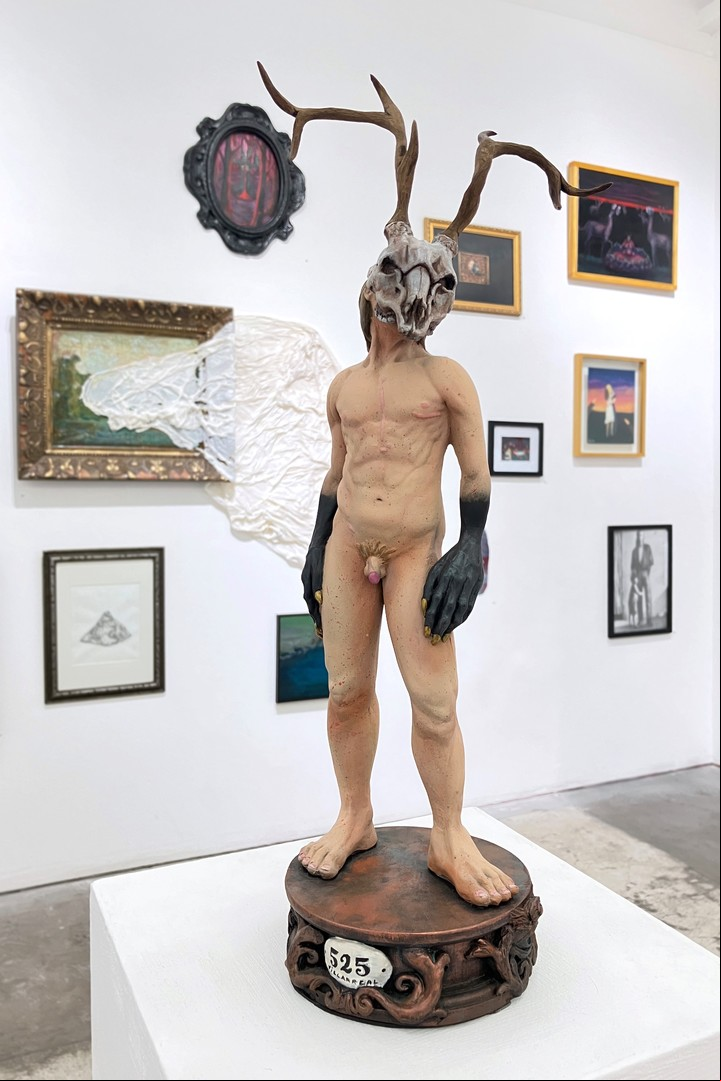 HERNA´N FEDERICO BRUSA-Juan, 2023-Resina epoxy maciza pintada con acri´licos-40 x 13 x 13 cm, en Como para no estar muerta con este día, hasta el 31 de enero en Mite. Foto: gentileza.