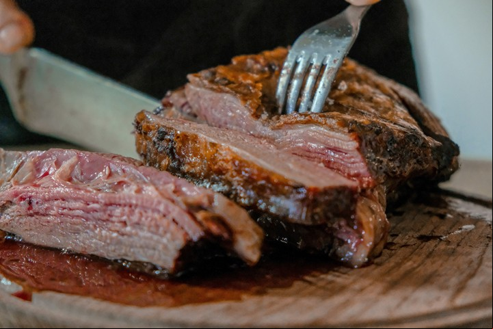 La práctica busca mejorar la experiencia tanto del cocinero como de los comensales. Foto: Unsplash.