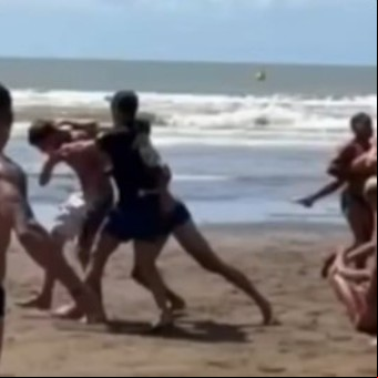 Escándalo en la playa: una competencia entre guardavidas terminó en una batalla campal 