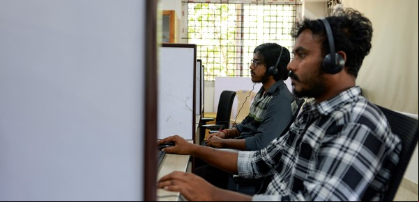 Builder.AI, la startup que estafó a Microsoft: fingía ser IA, pero eran 700 programadores indios